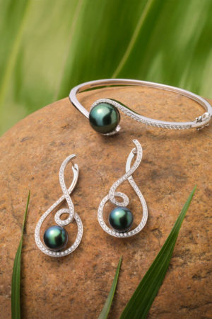 Tahitian Pearls 18Kt white gold diamond earrings and bangle set