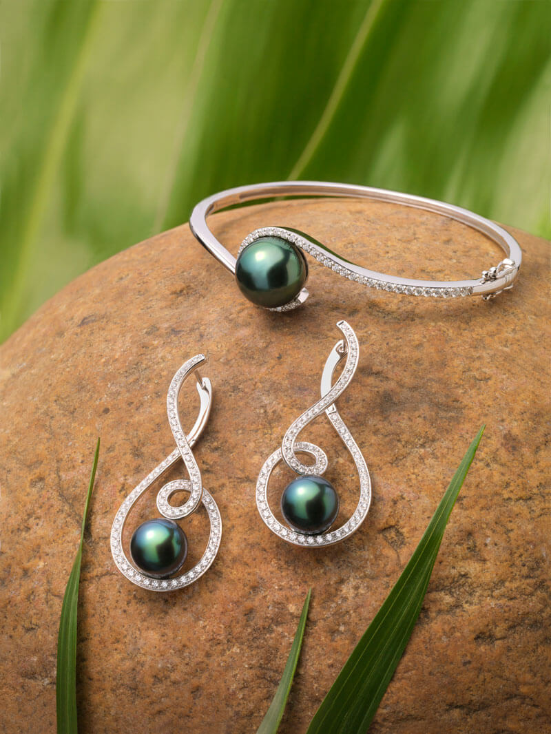 Tahitian Pearls 18Kt white gold diamond earrings and bangle set