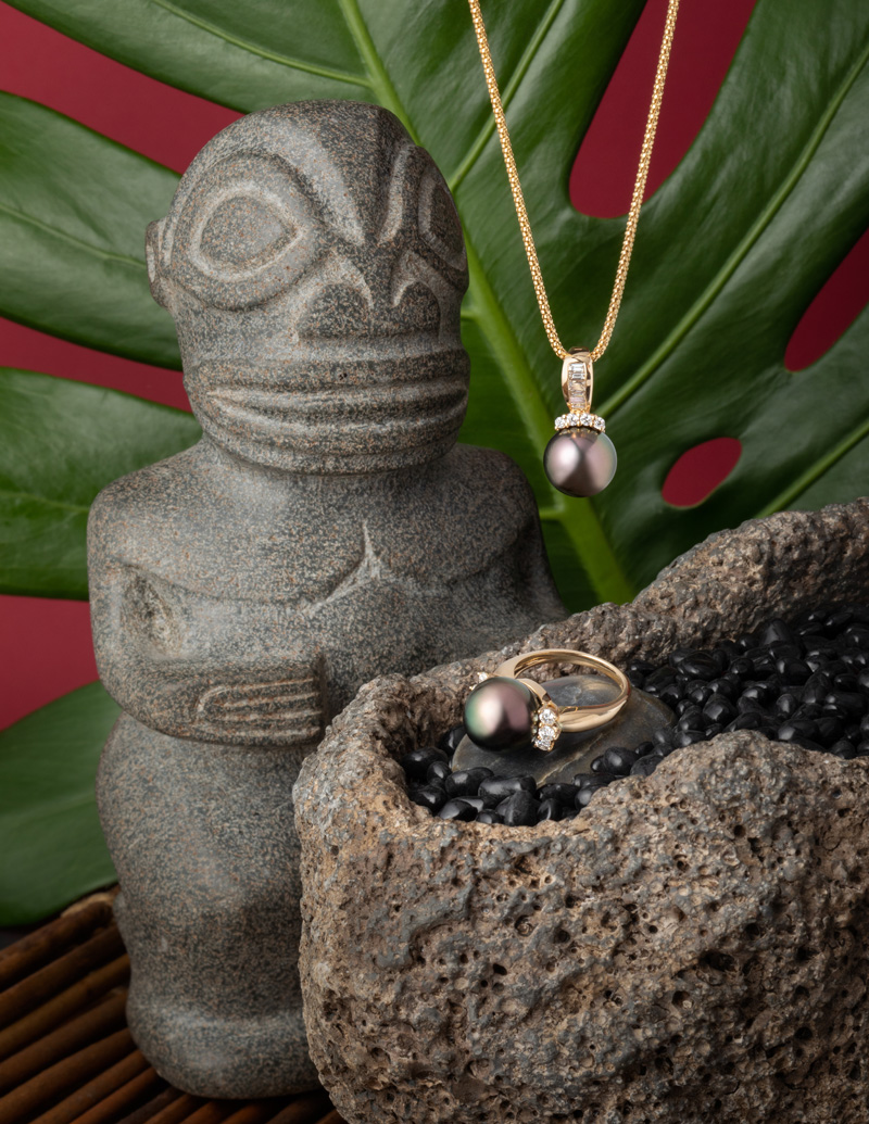 Tahitian Pearl diamond ring and pendant set in 18Kt yellow gold