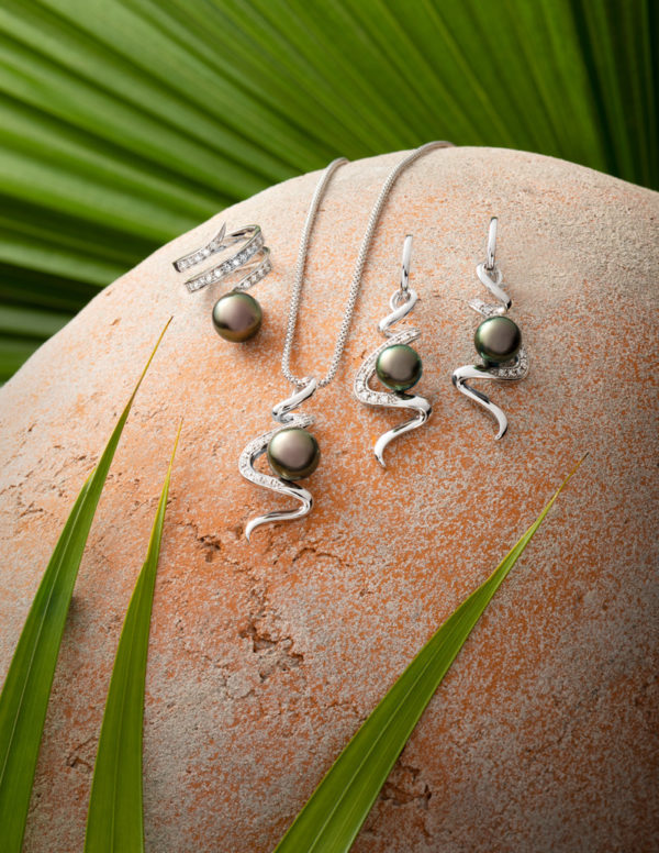 Tahitian Pearl diamond ring, pendant and earrings set in 18Kt white gold.